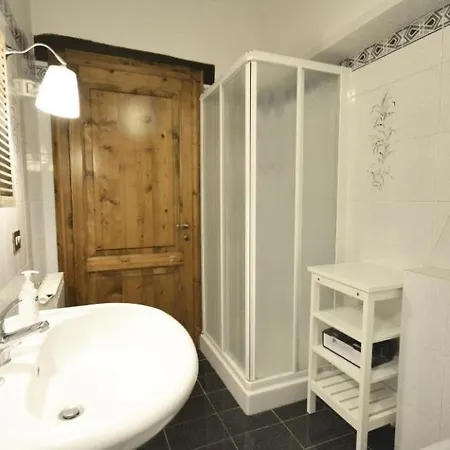 Le Casine-perignano-spinelli Sleeps 8 Pool 别墅