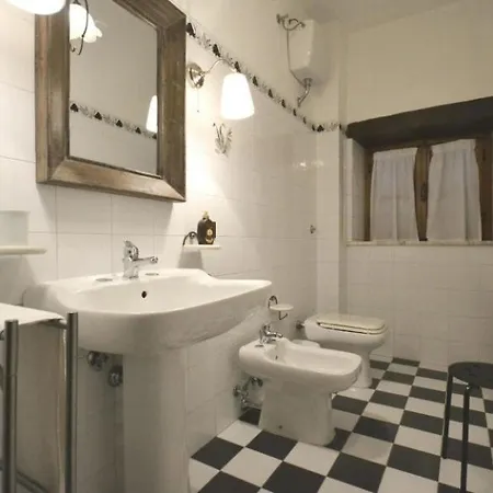 Le Casine-perignano-spinelli Sleeps 8 Pool 别墅